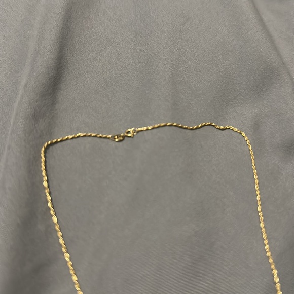 NWOT Gold Heart Pendant Necklace - Picture 4 of 5